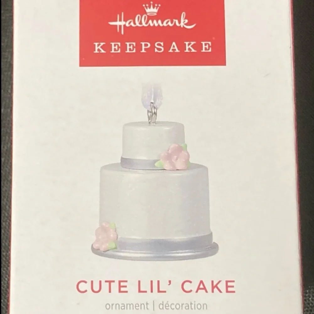 💚 Hallmark Keepsake 2022 Cute Lil’ Cake Mini Christmas Ornament Wedding Gift